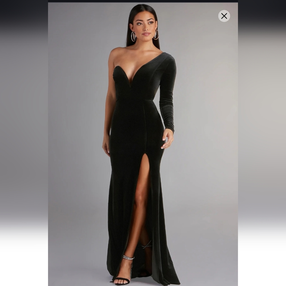 Cheyenne Formal One-Shoulder Velvet Dress